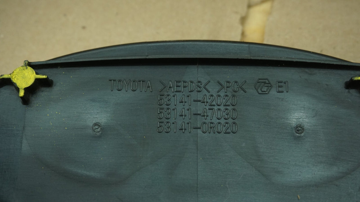 2015-2020 TOYOTA C-HR COROLLA RAV4 AVALON FRONT GRILLE EMBLEM OEM 53141-47020/30