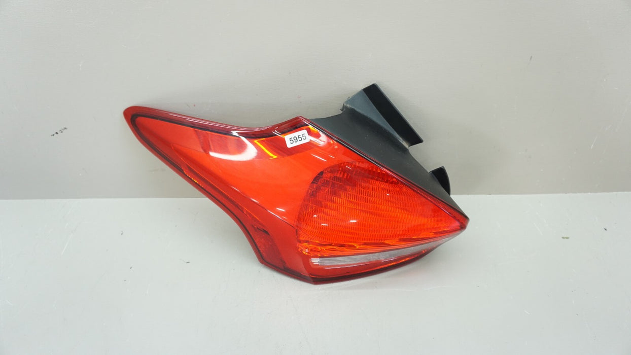 2015-2018 FORD FOCUS REAR LEFT DRIVERS SIDE HALOGEN TAIL LIGHT OEM F1EB13405G