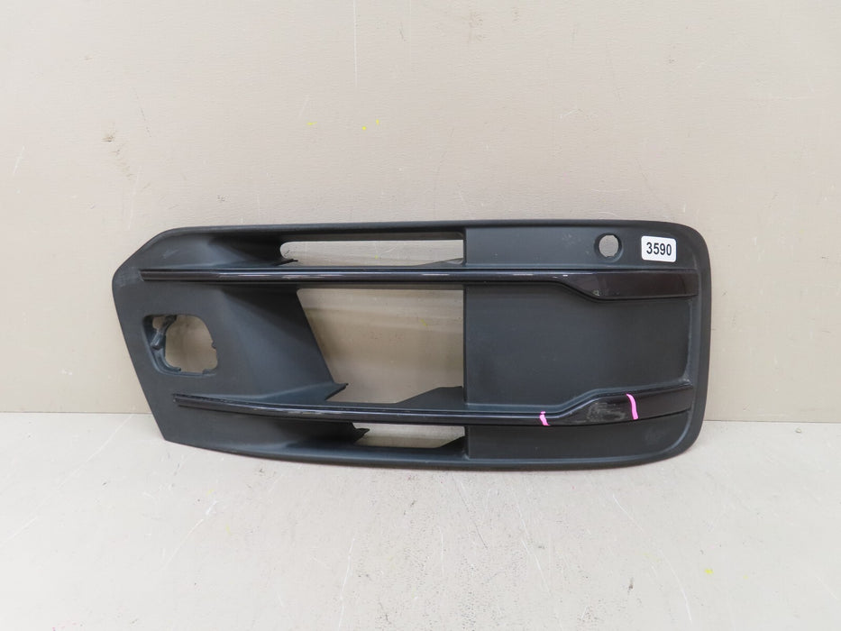 2016-2019 AUDI Q7 FRONT RIGHT PASSENGER FOG LIGHT BEZEL INSERT OEM 4M0807682R