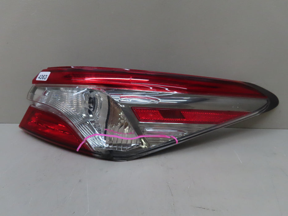 2018-2020 TOYOTA CAMRY REAR RIGHT PASSENGER SIDE TAIL LIGHT OEM
