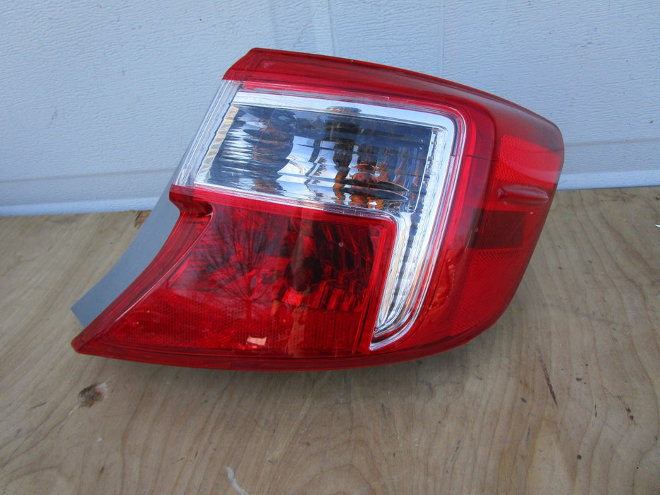 2012-2014 TOYOTA CAMRY REAR RIGHT PASSENGER SIDE TAIL LIGHT OUTER OEM
