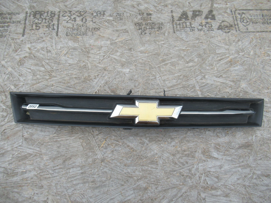 2017-2020 CHEVY CHEVROLET TRAX FRONT BUMPER UPPER GRILLE MOLDING 42504846 OEM