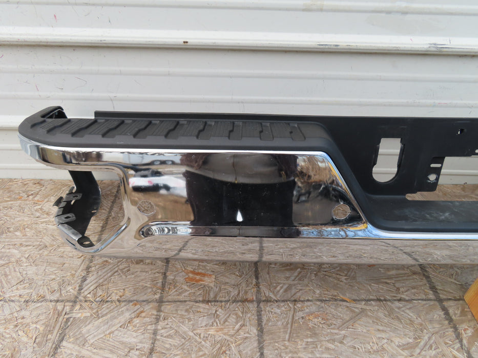 2019-2022 GMC/CHEVROLET SIERRA/SILVERADO 2500 3500 REAR BUMPER COVER OEM