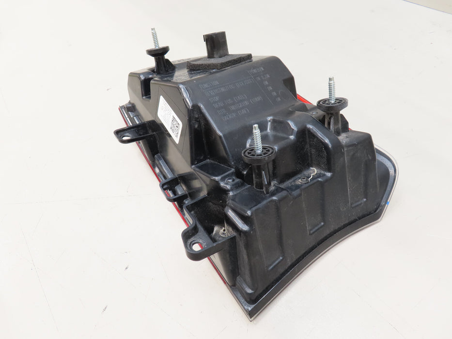 2015-2023 CHRYSLER 300 SRT LEFT DRIVER SIDE TAIL LIGHT OEM 68400331AA