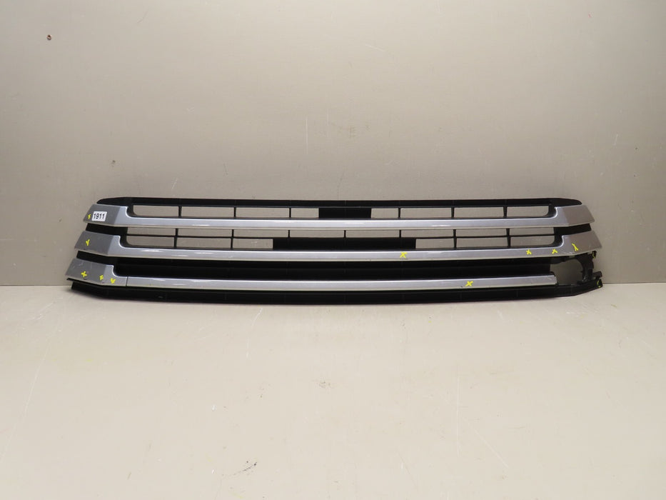 2017-2019 TOYOTA HIGHLANDER SUV FRONT LOWER BUMPER GRILLE GRILL OEM 53112-0E180