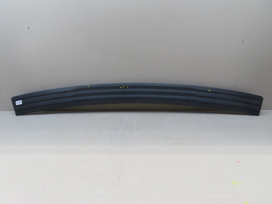 2015-2020 CHEVROLET TAHOE GMC YUKON REAR BUMPER STEP PLATE COVER OEM 29936468