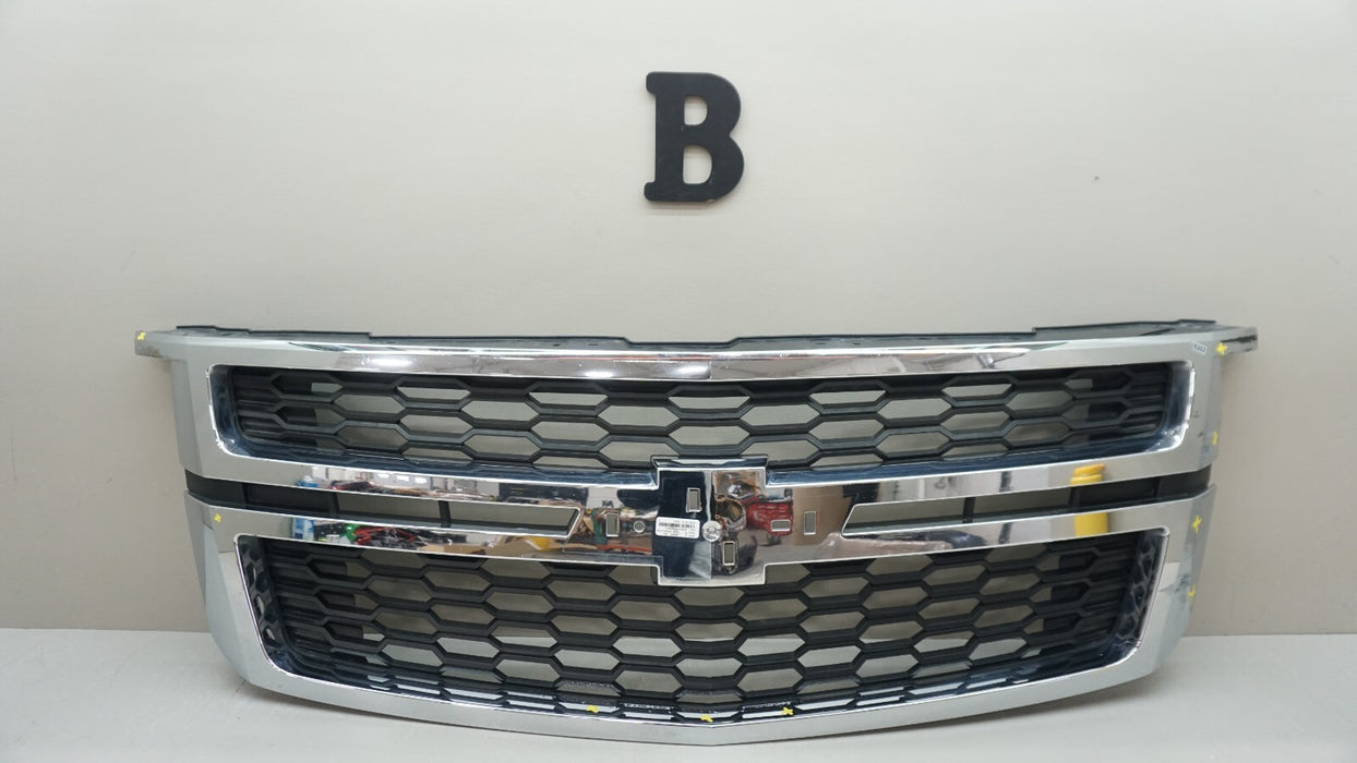 2015-2020 CHEVROLET TAHOE SUBURBAN FRONT RADIATOR GRILLE GRILL 23440914 OEM