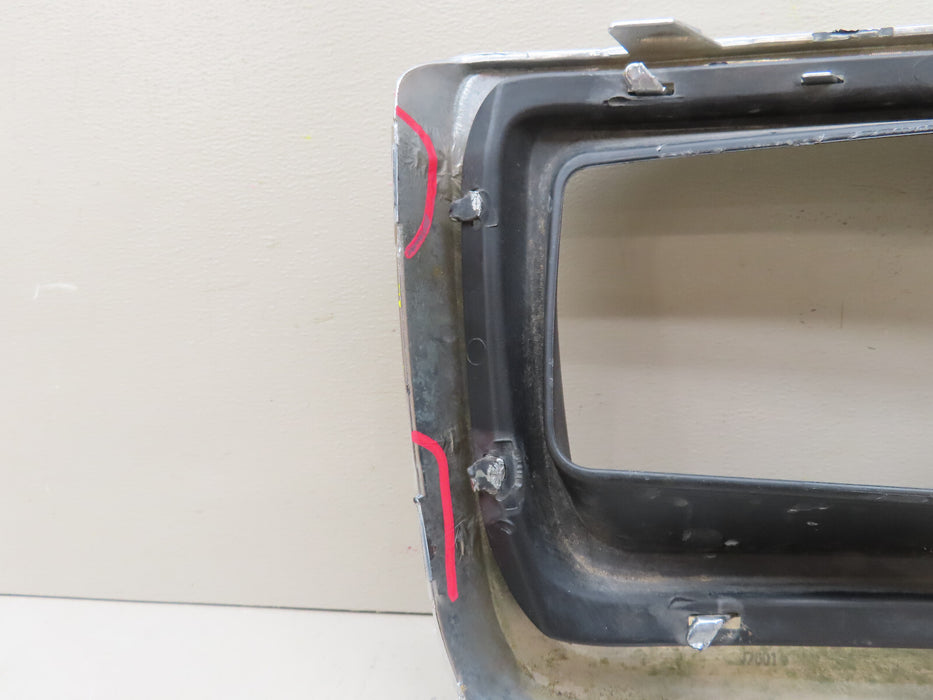 2015-2020 GMC/CADILLAC YUKON-ESCALADE FRONT LEFT DRIVER FOG LIGHT BEZEL OEM