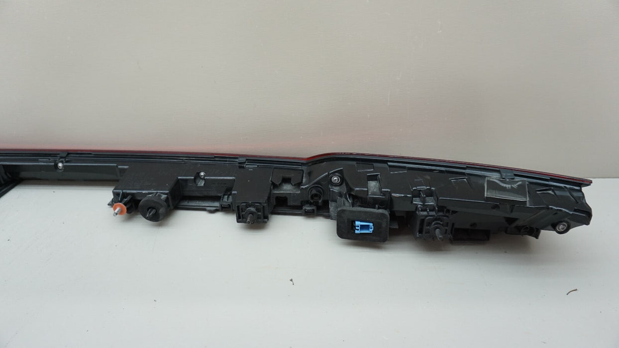 2019-2022 AUDI E-TRON CENTER DECK LID LED TAIL LIGHT 4KE.945.095.G OEM 20 21