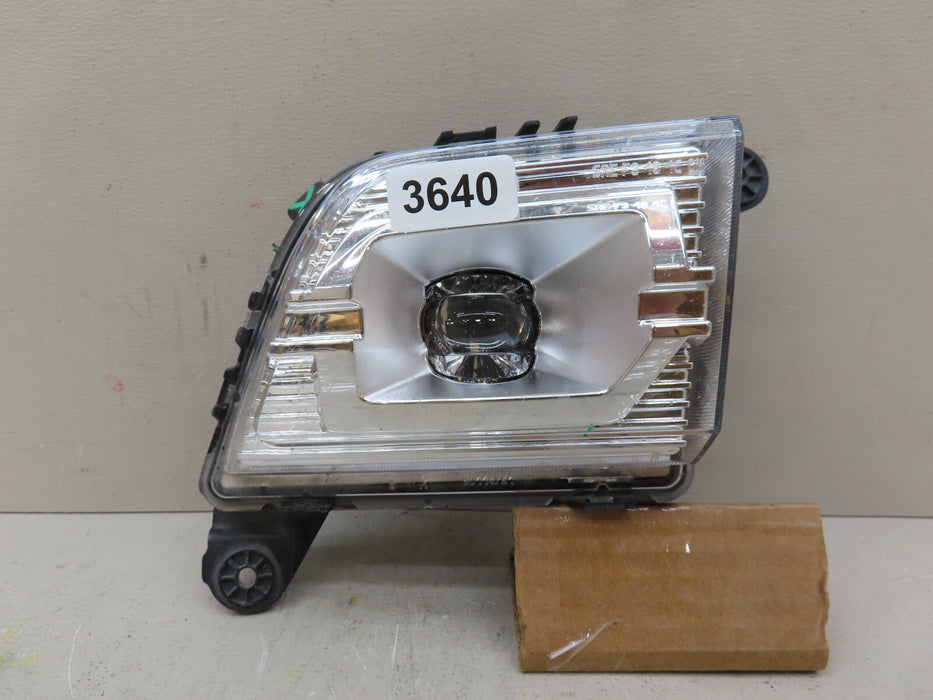 2019-2022 CHEVROLET SILVERADO 1500 FRONT RH FOG LIGHT OEM