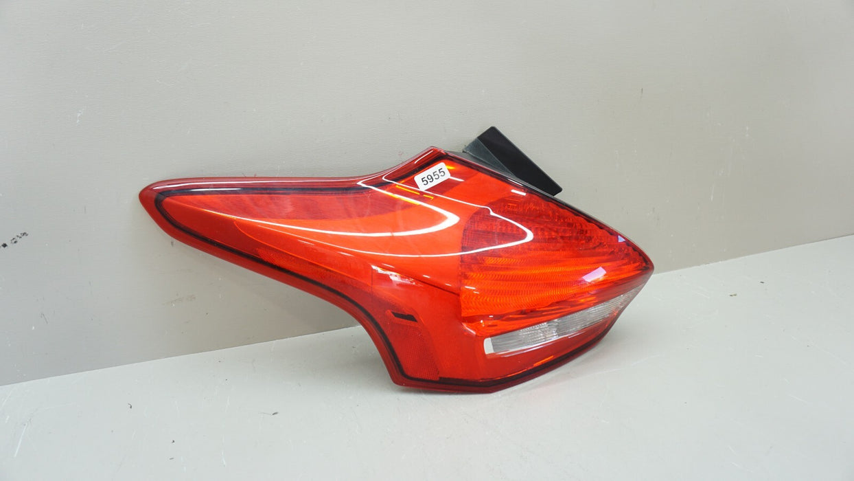 2015-2018 FORD FOCUS REAR LEFT DRIVERS SIDE HALOGEN TAIL LIGHT OEM F1EB13405G