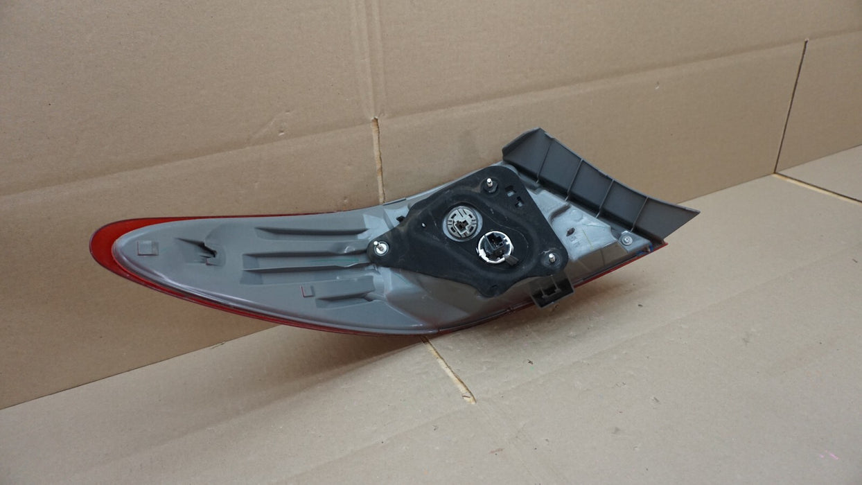 2015-2017 TOYOTA CAMRY REAR RIGHT PASSENGERS TAIL LIGHT OEM 15 16 17