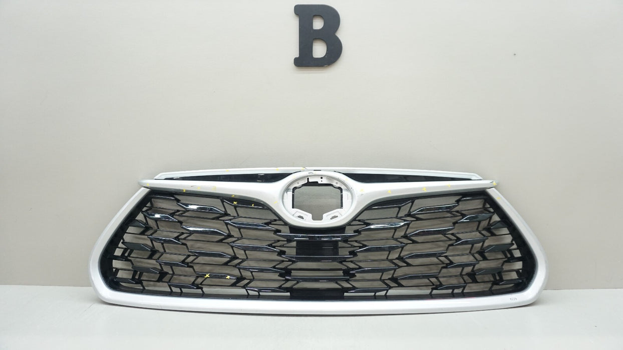 2020-2023 TOYOTA HIGHLANDER FRONT BUMPER RADIATOR GRILLE OEM 53111-0E250