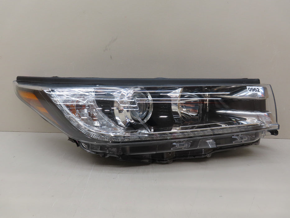 2017 2018 2019 TOYOTA HIGHLANDER FRONT RIGHT PASSENGER HEADLIGHT HALOGEN OEM