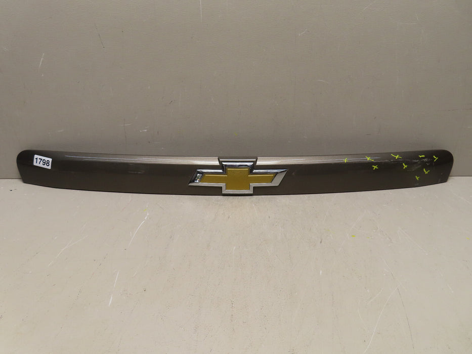 2013-2018 CHEVROLET TRAX TRUNK REAR MOLDING PANEL OEM W/O CAMERA P#95276190