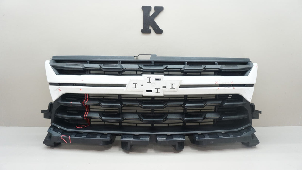 2021-2022 CHEVROLET COLORADO FRONT CENTER RADIATOR GRILLE OEM 84457397