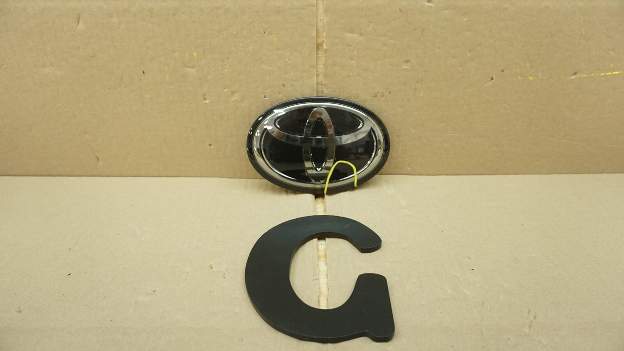 2015-2020 TOYOTA C-HR COROLLA RAV4 AVALON FRONT GRILLE EMBLEM OEM 53141-47020/30