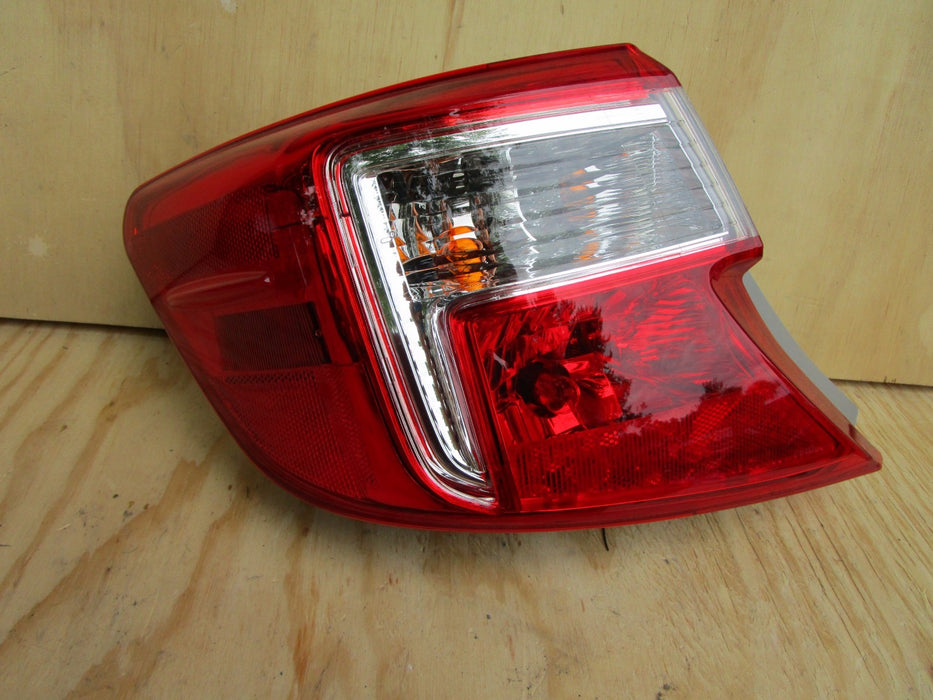 2012-2014 TOYOTA CAMRY REAR LEFT DRIVER SIDE TAIL LIGHT OUTER OEM