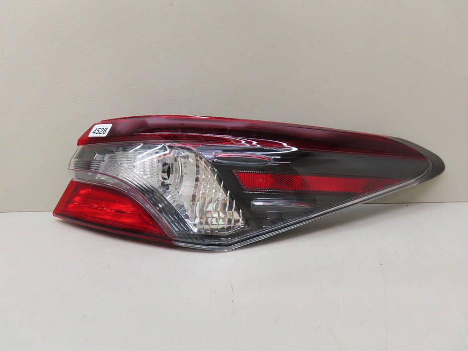2018-2022 TOYOTA CAMRY REAR RIGHT PASSENGER SIDE TAIL LIGHT OEM OUTER