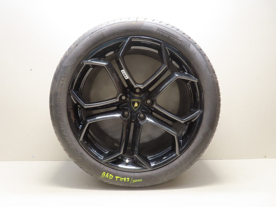 LAMBORGHINI AVENTADOR LP700 20" REAR GENUINE RIM 470601025A 12JX20H2 BAD TIRE!!