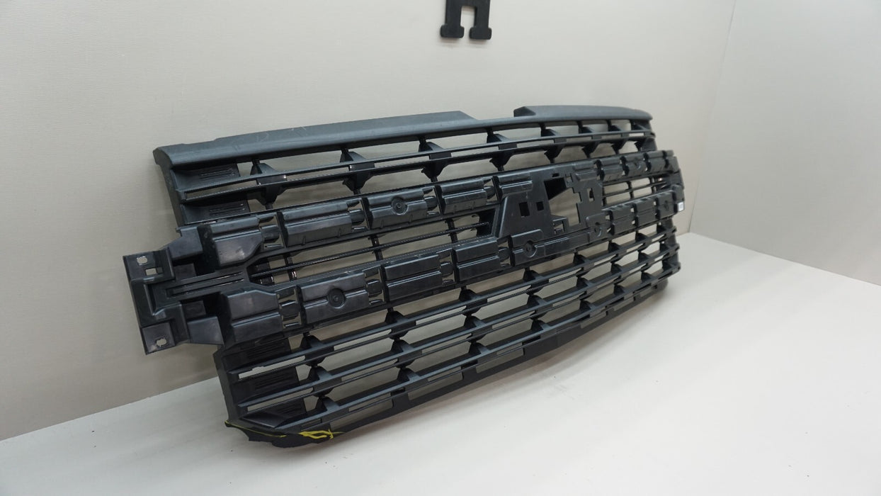 2019-2022 CHEVROLET SILVERADO 1500 FRONT CENTER RADIATOR GRILLE OEM 84128450