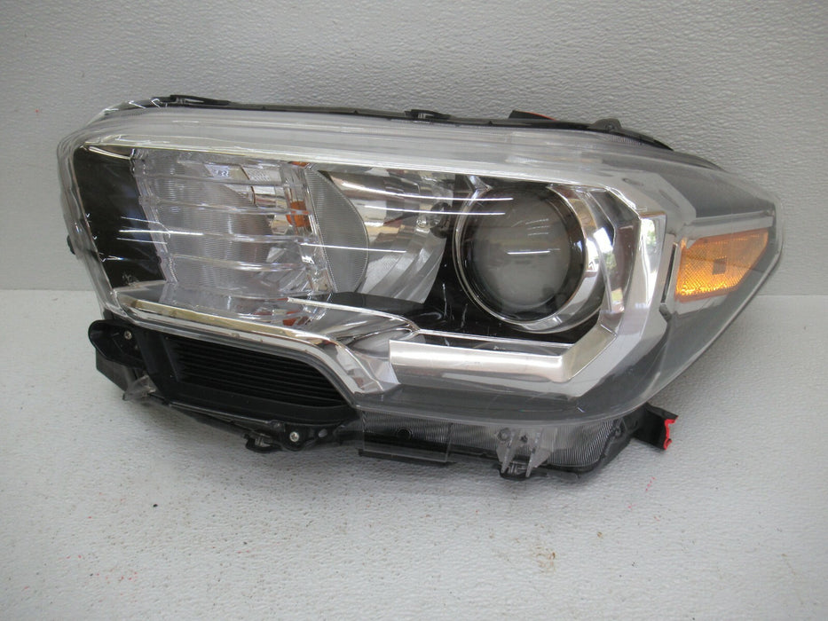 2016-2019 TOYOTA TACOMA FRONT LEFT DRIVER SIDE HEADLIGHT HALOGEN LIGHT LAMP OEM