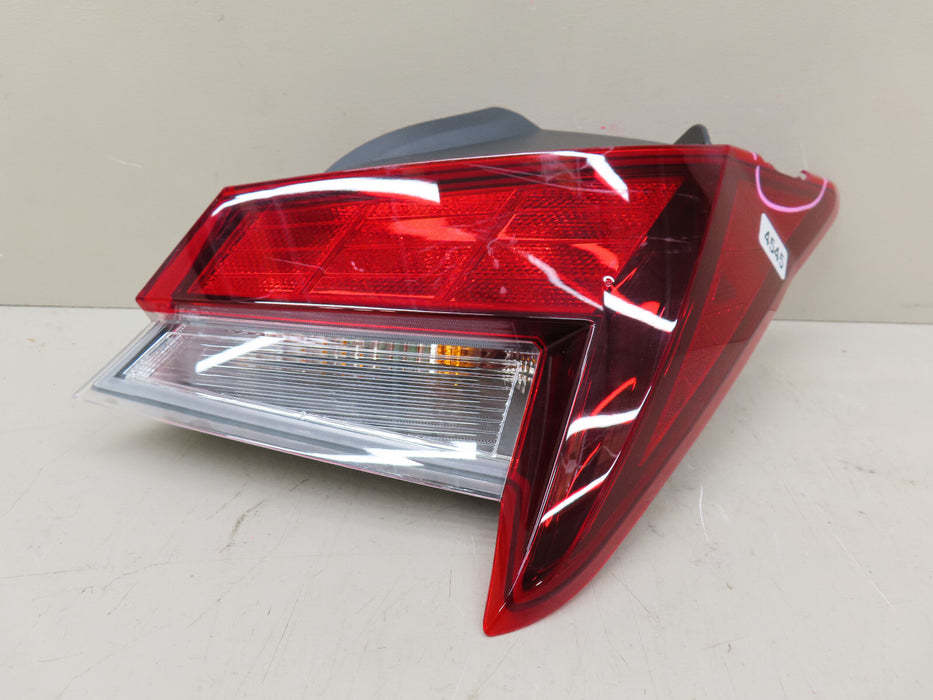 2021-2023 HYUNDAI ELANTRA RIGHT PASSENGER SIDE TAIL LIGHT OUTER OEM
