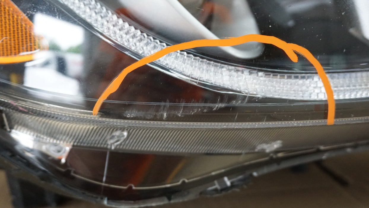 2019-2021 KIA SEDONA FRONT RIGHT PASSENGERS SIDE HEADLIGHT OEM