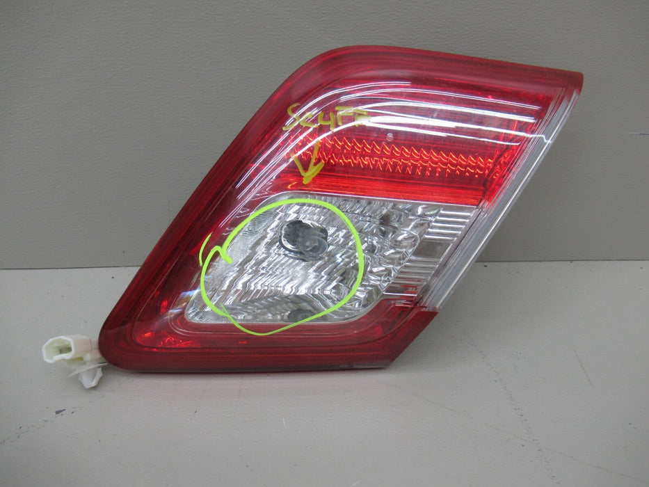 2010-2011 TOYOTA CAMRY REAR RIGHT PASSENGER SIDE INNER TAIL LIGHT LAMP OEM