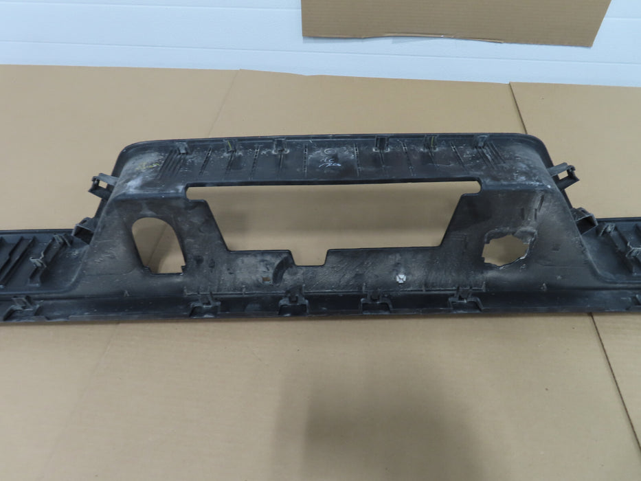 2019-2021 CHEVROLET SILVERADO REAR BUMPER COVER PANEL STEP PAD 812548818 OEM