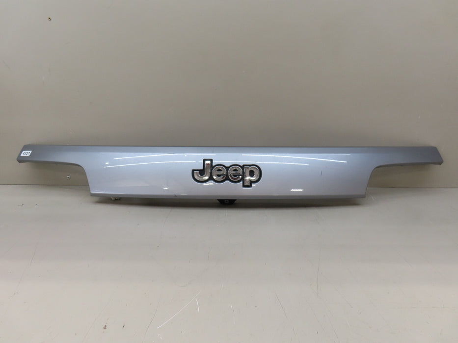 2017-2021 JEEP GRAND CHEROKEE REAR GATE TRIM MOLDING W/CAMERA OEM 1WD55TRMACD