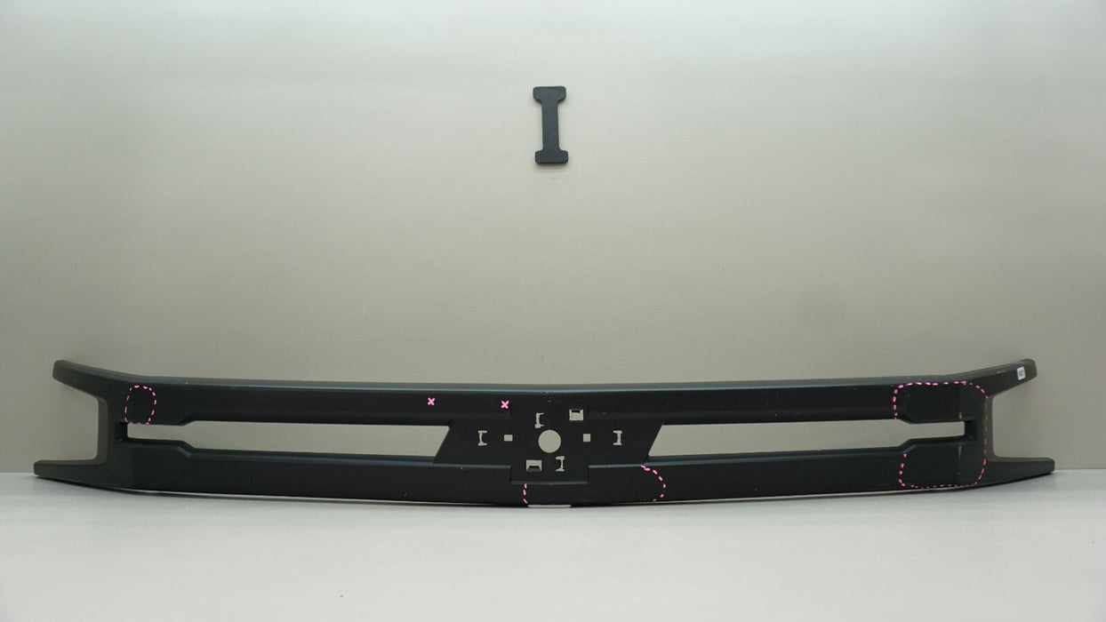 2019-2021 CHEVROLET SILVERADO 1500 FRONT CENTER GRILLE TRIM 84218458 OEM 2020