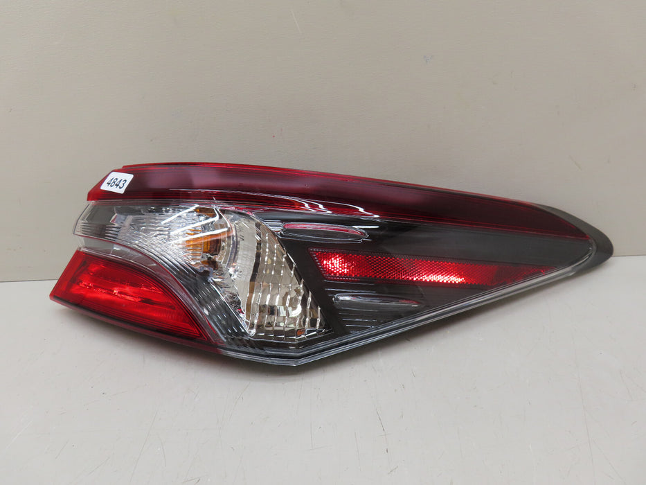 2018-2023 TOYOTA CAMRY REAR RIGHT PASSENGER SIDE TAIL LIGHT OEM OUTER
