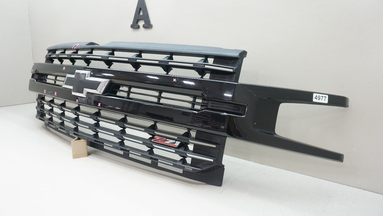 2019-2021 CHEVROLET SILVERADO 1500 FRONT CENTER RADIATOR GRILLE OEM 84128450