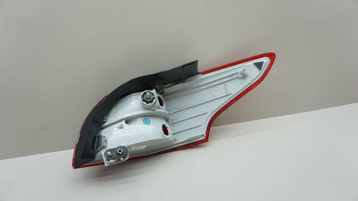 2015-2018 FORD FOCUS SEDAN LEFT DRIVER SIDE TAIL LIGHT LAMP OEM F1EB-13405-FE