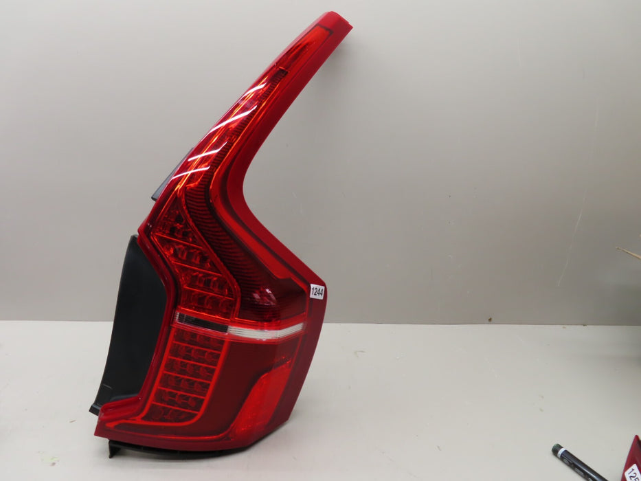 2016 - 2019 VOLVO XC90 REAR RIGHT PASSENGER SIDE TAILLIGHT STOP BRAKE LAMP OEM