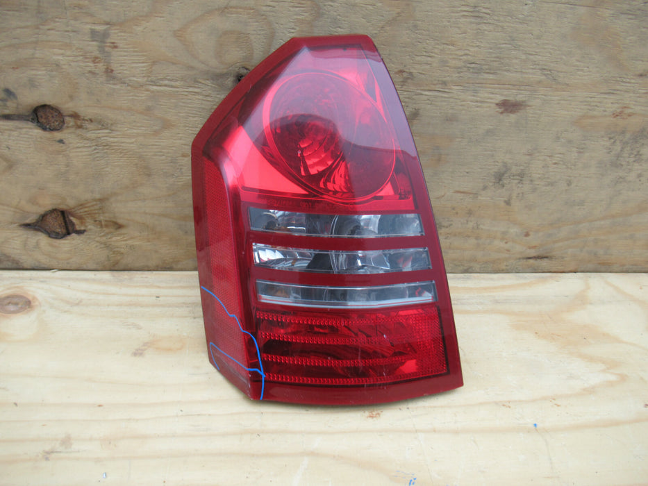 2005 2006 2007 CHRYSLER 300C LEFT REAR HALOGEN TAILLIGHT LAMP OEM