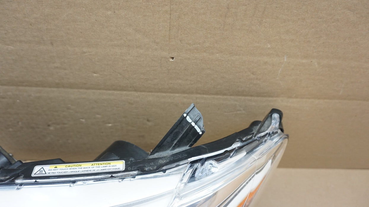 2015-2018 TOYOTA SIENNA FRONT LEFT DRIVER SIDE HEADLIGHT HEADLAMP HALOGEN OEM