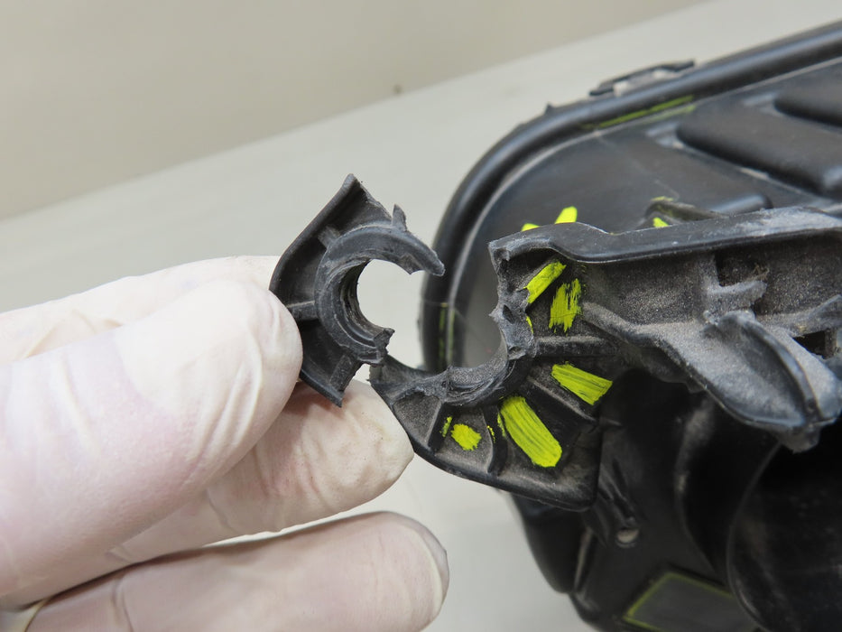 2015-2023 DODGE CHALLENGER FRONT RIGHT HEADLIGHT HALOGEN OEM 68174064-AF 9360