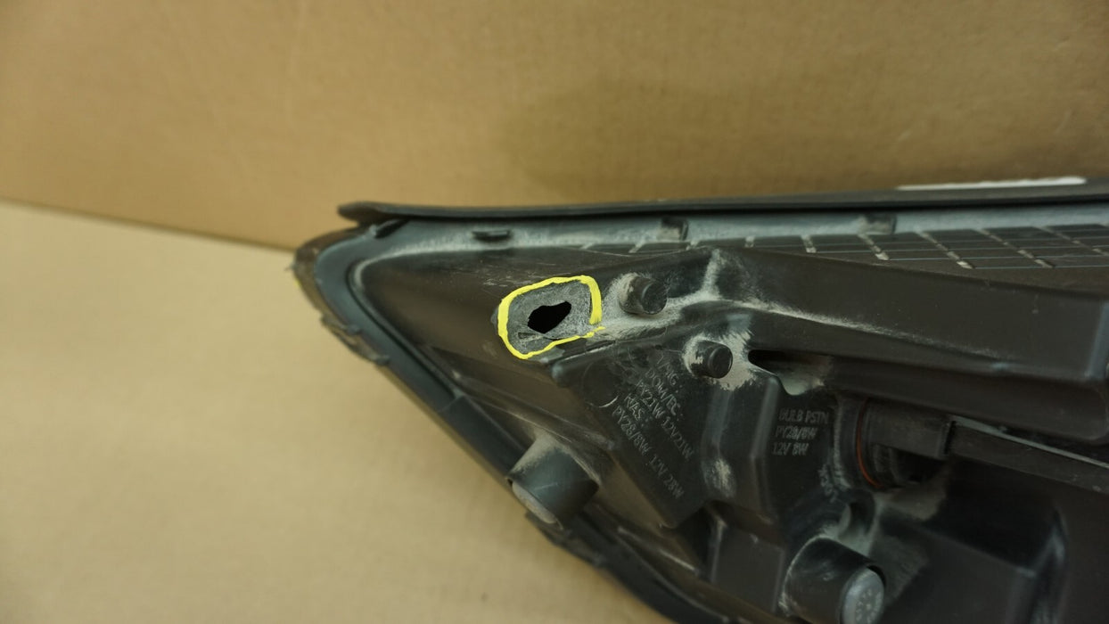 2019-2021 HYUNDAI TUCSON FRONT RIGHT PASSENGER SIDE HEADLIGHT HEAD HALOGEN OEM