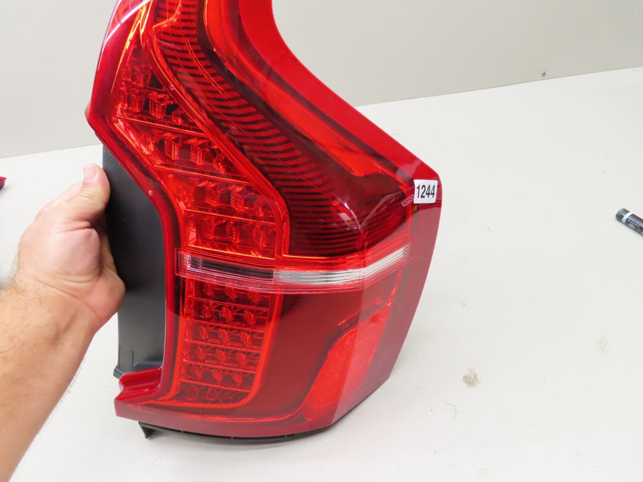 2016 - 2019 VOLVO XC90 REAR RIGHT PASSENGER SIDE TAILLIGHT STOP BRAKE LAMP OEM