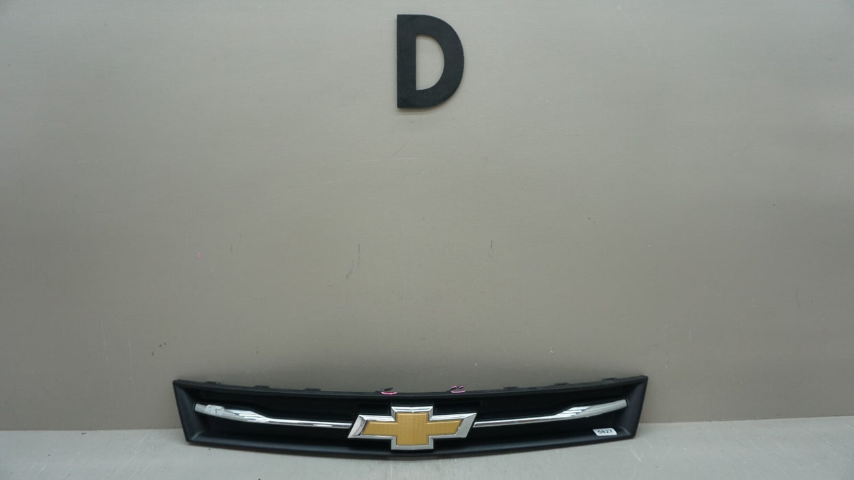 2017-2020 CHEVROLET TRAX FRONT GRILLE UPPER TRIM WITH EMBLEM 4239270 OEM