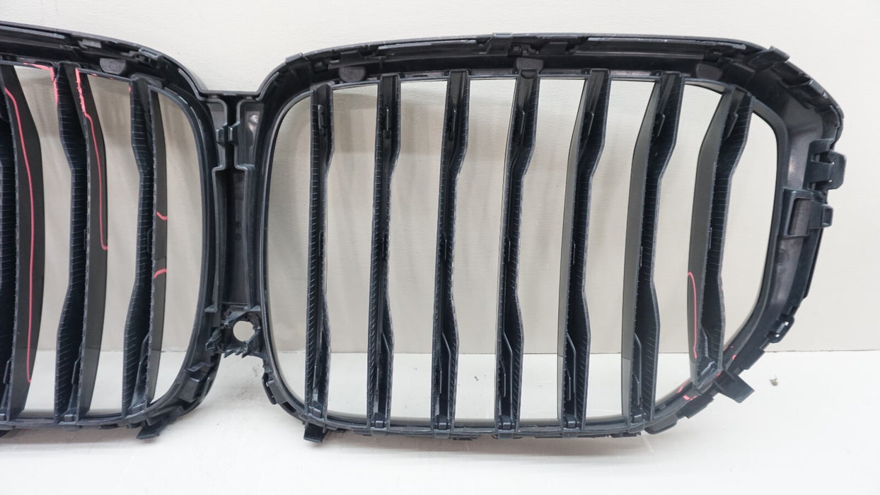 2019-2021 BMW X5 G05 FRONT CENTER RADIATOR GRILLE OEM 7454887