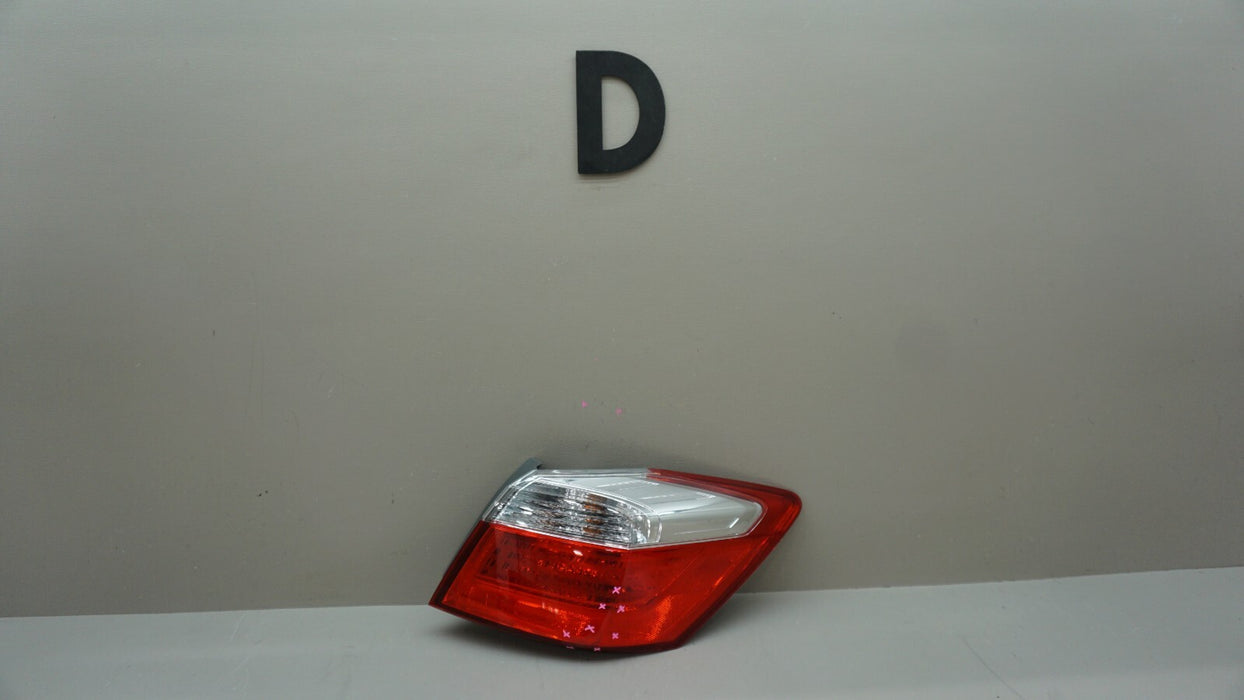 2013-2015 HONDA ACCORD REAR RIGHT PASSENGER SIDE TAIL LIGHT OEM 13 14 15