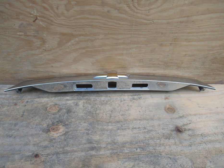 2018-2019 CHEVROLET CHEVY TRAVERSE REAR TRUNK TAILGATE TRIM MOLDING CHROME OEM