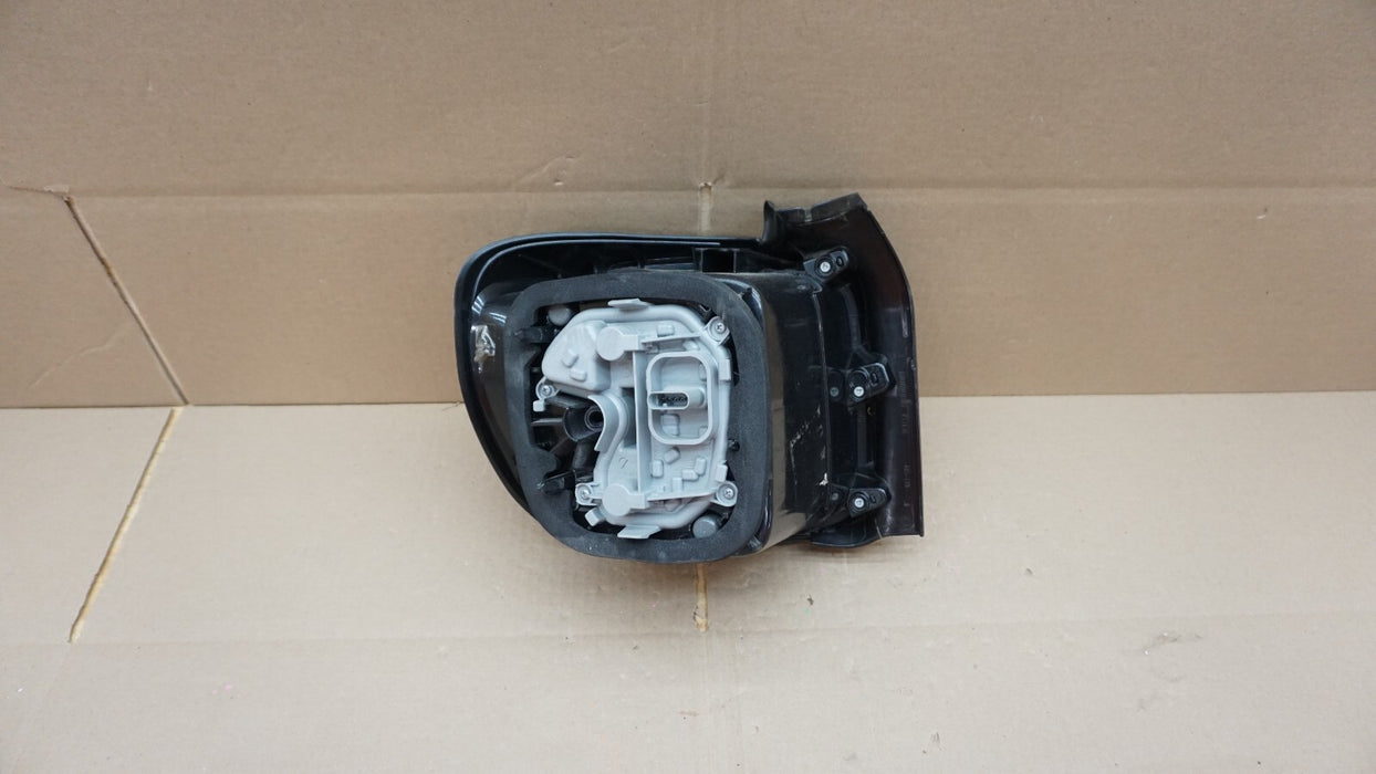 2015-2020 JEEP RENEGADE REAR RIGHT PASSENGERS TAIL LIGHT OEM 15 16 17 18 19 20