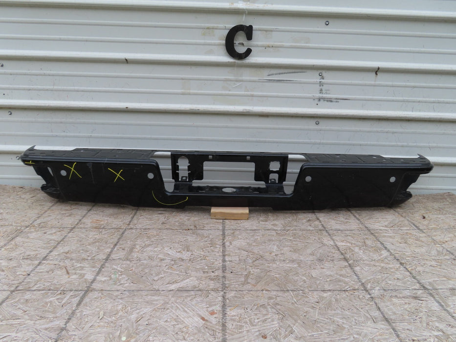2015-2018 CHEVROLET SILVERADO GMC SIERRA 2500 3500 HD REAR BUMPER OEM 23108141