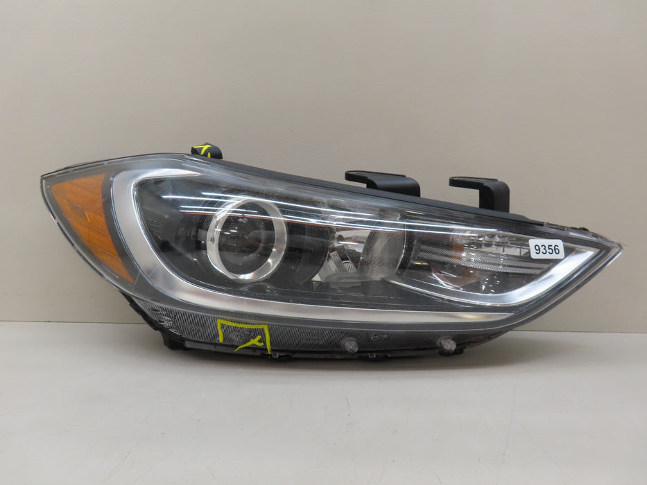 2017-2018 HYUNDAI ELANTRA RIGHT PASSENGER SIDE HEADLIGHT HALOGEN OEM 9356