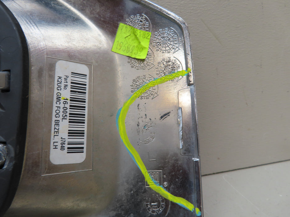 2015-2020 GMC/CADILLAC YUKON-ESCALADE FRONT LEFT DRIVER FOG LIGHT BEZEL OEM