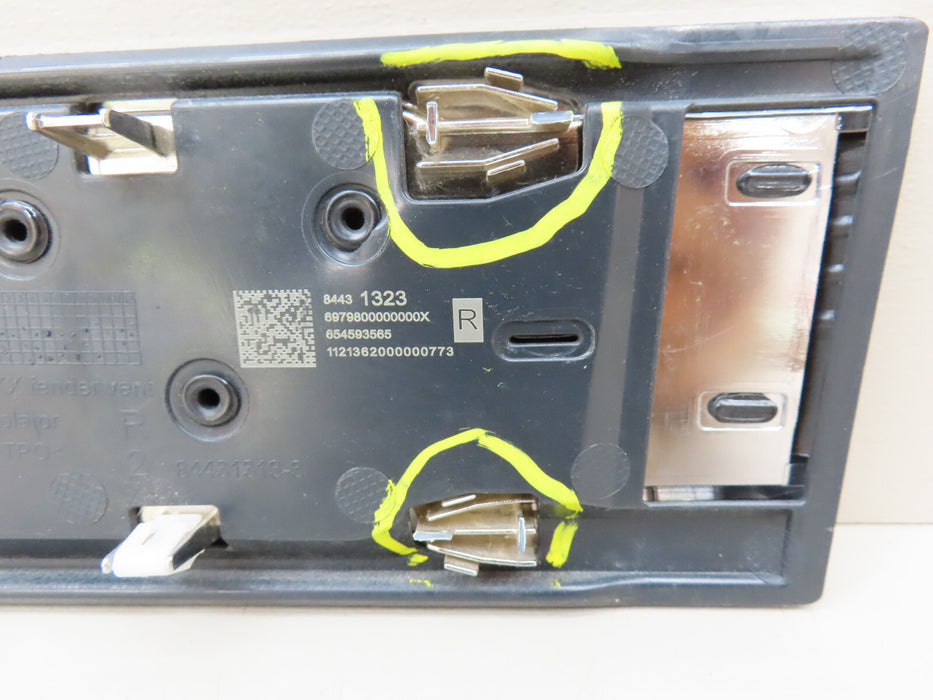 2019-2022 GMC SIERRA 1500 FENDER VENT FRONT RIGHT PASSENGER SIDE OEM 84431323